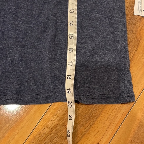 New with tag NWT size small Tommy Hilfiger T-shirt size small - Picture 9 of 12